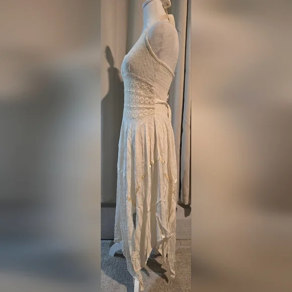 Elegant Sequin Cream Halter Dress - Picture 4 of 8